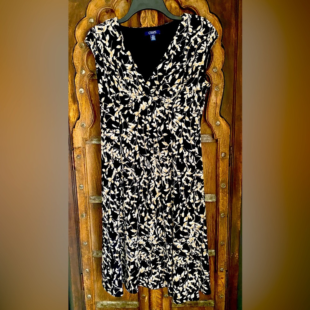 Chaps dress with lining.